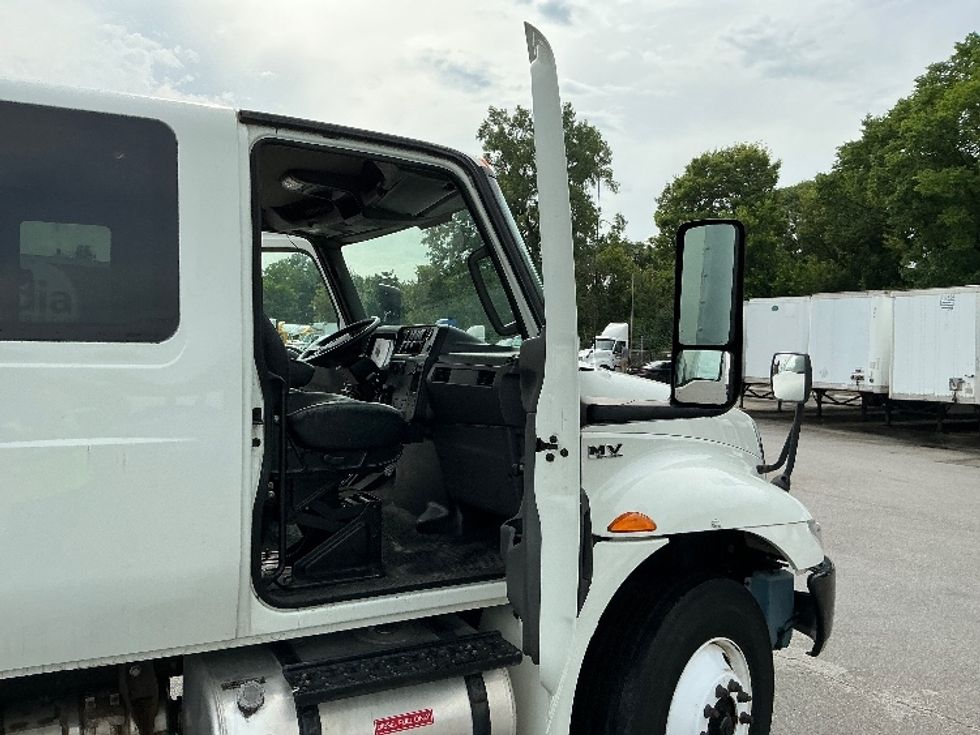 Medium Duty Box Truck-Light and Medium Duty Trucks-International-2021-MV607-Indianapolis-IN-213,952\n\t\tmiles-$ 52,250 - Image 20