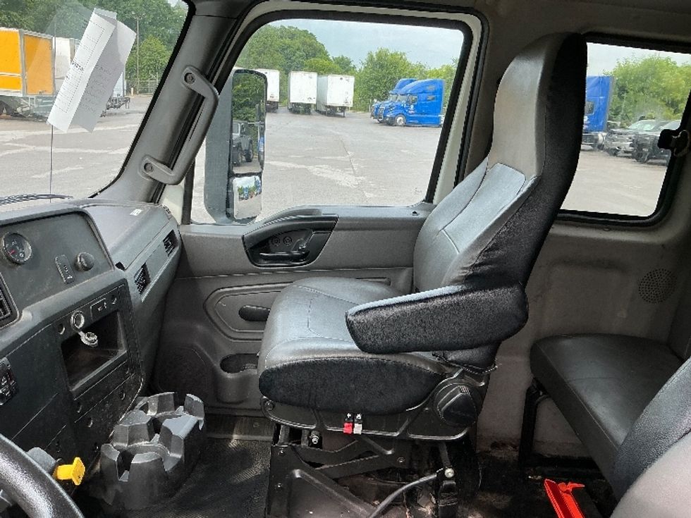 Medium Duty Box Truck-Light and Medium Duty Trucks-International-2021-MV607-Indianapolis-IN-213,952\n\t\tmiles-$ 52,250 - Image 19