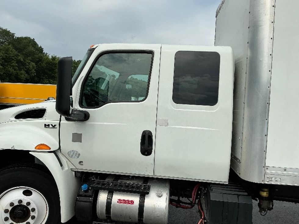 Medium Duty Box Truck-Light and Medium Duty Trucks-International-2021-MV607-Indianapolis-IN-213,952\n\t\tmiles-$ 52,250 - Image 26