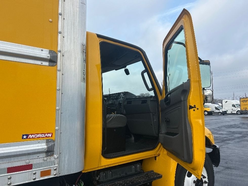 Medium Duty Box Truck-Light and Medium Duty Trucks-International-2021-MV607-Indianapolis-IN-225,112\n\t\tmiles-$ 38,750 - Image 20