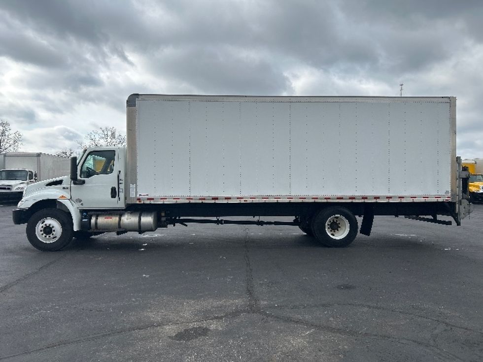 Medium Duty Box Truck-Light and Medium Duty Trucks-International-2021-MV607-Indianapolis-IN-248,000\n\t\tmiles-$ 42,000 - Image 4