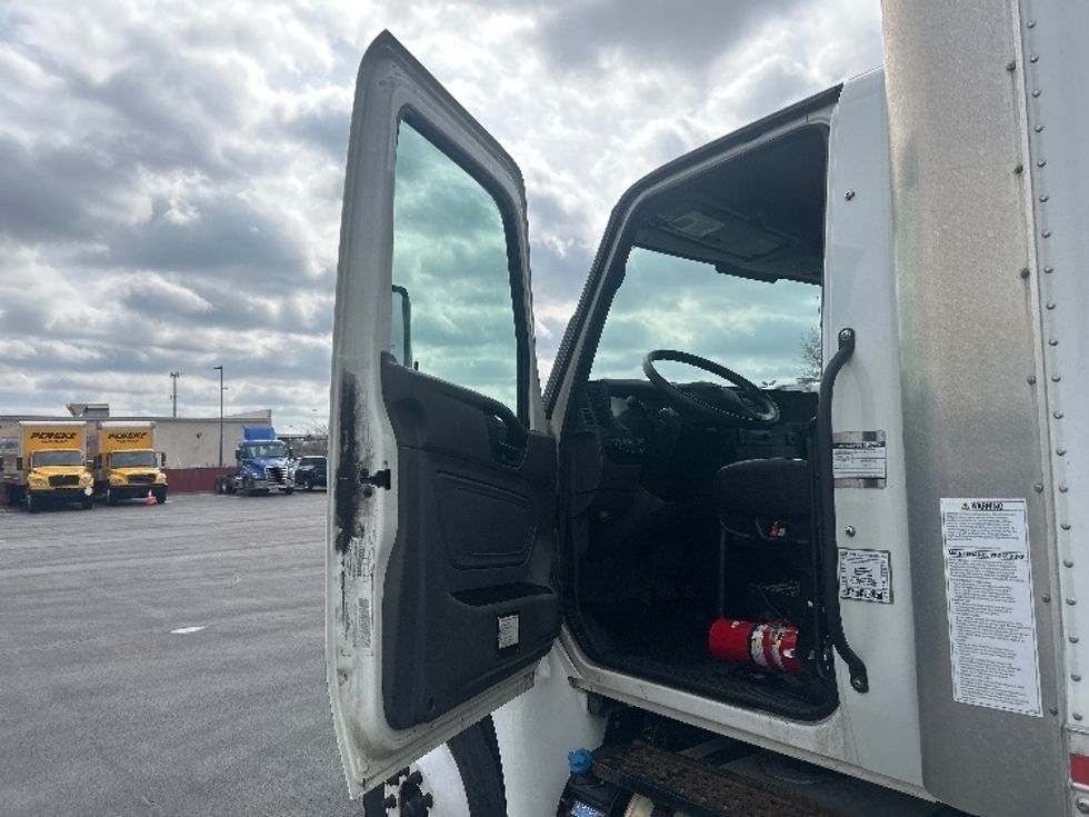 Medium Duty Box Truck-Light and Medium Duty Trucks-International-2021-MV607-Indianapolis-IN-248,000\n\t\tmiles-$ 42,000 - Image 16