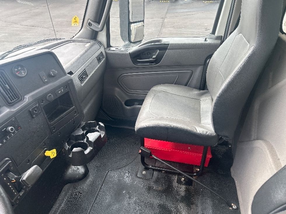 Medium Duty Box Truck-Light and Medium Duty Trucks-International-2021-MV607-Indianapolis-IN-248,000\n\t\tmiles-$ 42,000 - Image 19