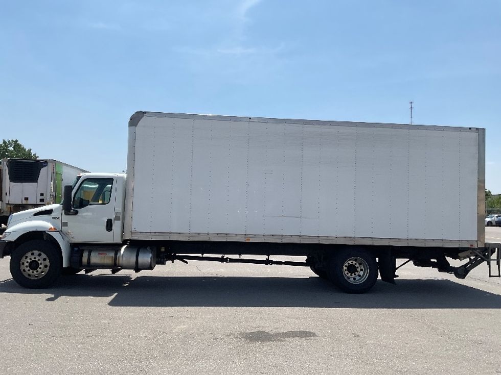 Medium Duty Box Truck-Light and Medium Duty Trucks-International-2021-MV607-Indianapolis-IN-318,802\n\t\tmiles-$ 26,000 - Image 4