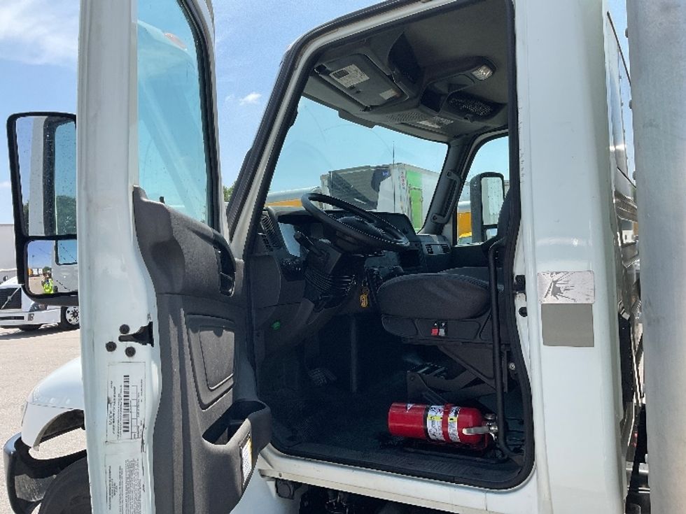Medium Duty Box Truck-Light and Medium Duty Trucks-International-2021-MV607-Indianapolis-IN-318,802\n\t\tmiles-$ 26,000 - Image 16