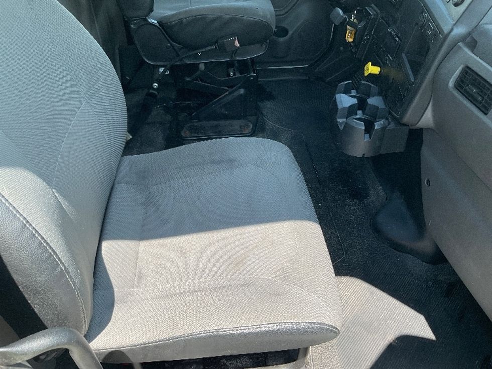 Medium Duty Box Truck-Light and Medium Duty Trucks-International-2021-MV607-Indianapolis-IN-318,802\n\t\tmiles-$ 26,000 - Image 21