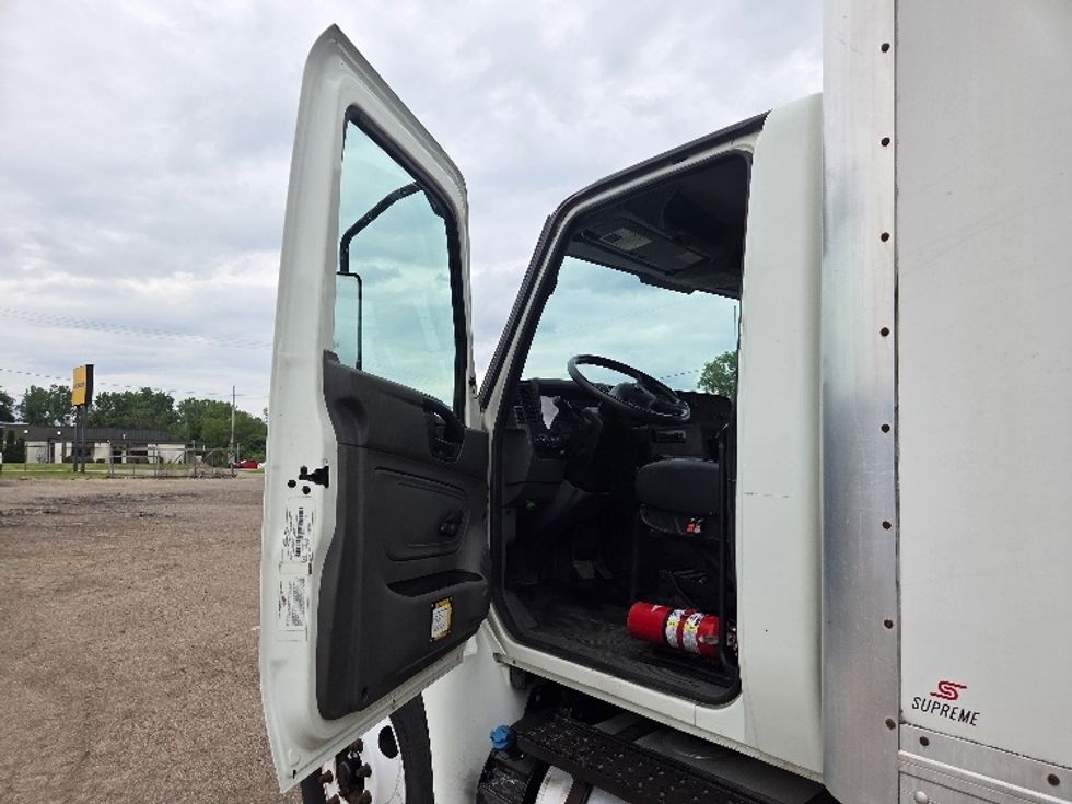 Medium Duty Box Truck-Light and Medium Duty Trucks-International-2021-MV607-Jackson-MI-346,657\n\t\tmiles-$ 27,750 - Image 16