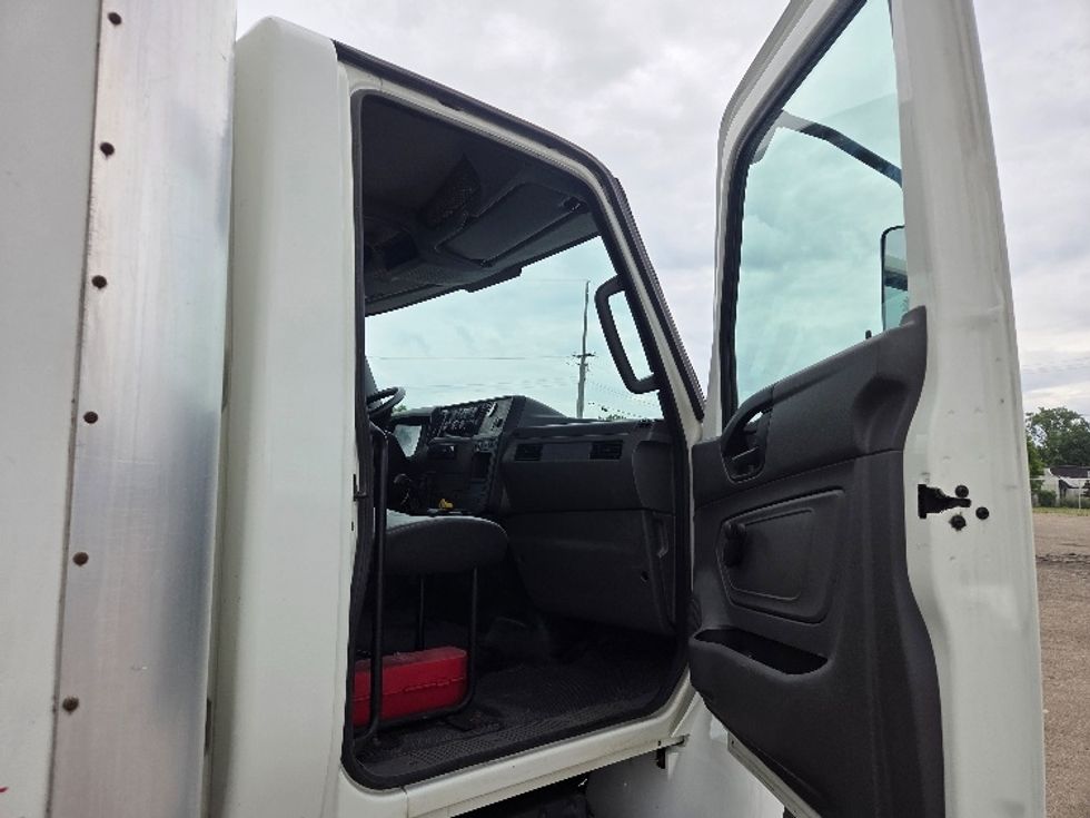 Medium Duty Box Truck-Light and Medium Duty Trucks-International-2021-MV607-Jackson-MI-346,657\n\t\tmiles-$ 27,750 - Image 20