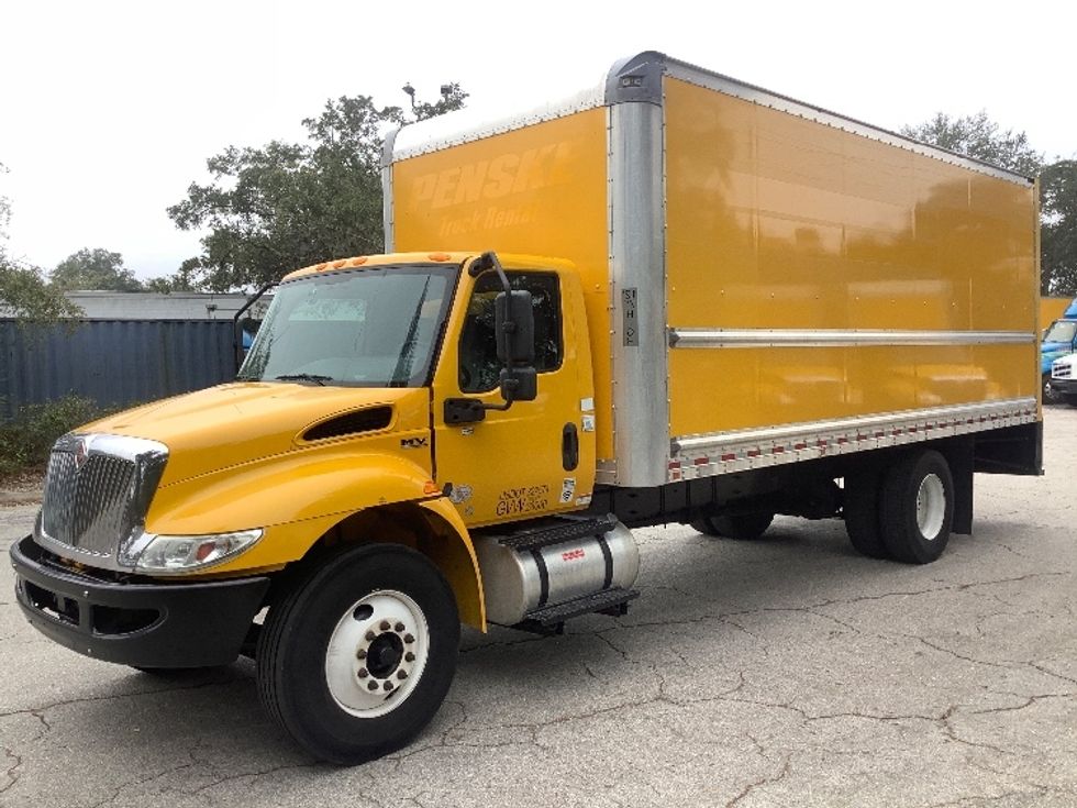 Medium Duty Box Truck-Light and Medium Duty Trucks-International-2021-MV607-Jacksonville-FL-170,510\n\t\tmiles-$ 40,250 - Image 3