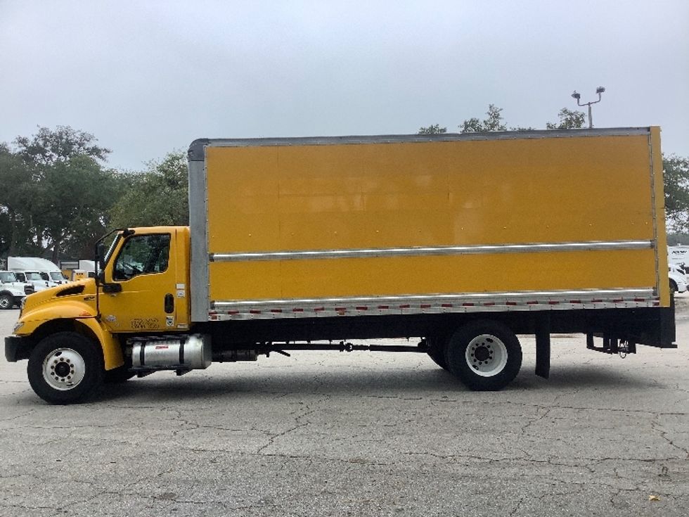Medium Duty Box Truck-Light and Medium Duty Trucks-International-2021-MV607-Jacksonville-FL-170,510\n\t\tmiles-$ 40,250 - Image 4