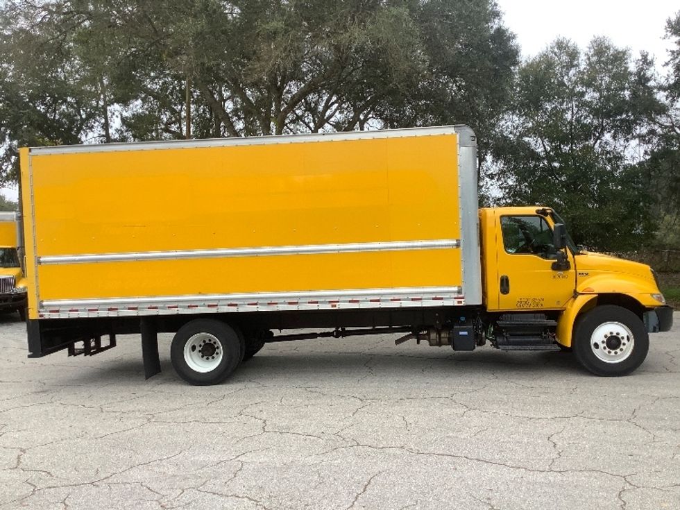 Medium Duty Box Truck-Light and Medium Duty Trucks-International-2021-MV607-Jacksonville-FL-170,510\n\t\tmiles-$ 40,250 - Image 15