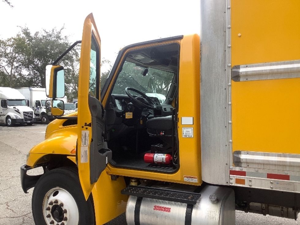 Medium Duty Box Truck-Light and Medium Duty Trucks-International-2021-MV607-Jacksonville-FL-170,510\n\t\tmiles-$ 40,250 - Image 16
