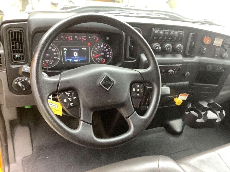 Medium Duty Box Truck-Light and Medium Duty Trucks-International-2021-MV607-Jacksonville-FL-170,510\n\t\tmiles-$ 40,250 - Image 18