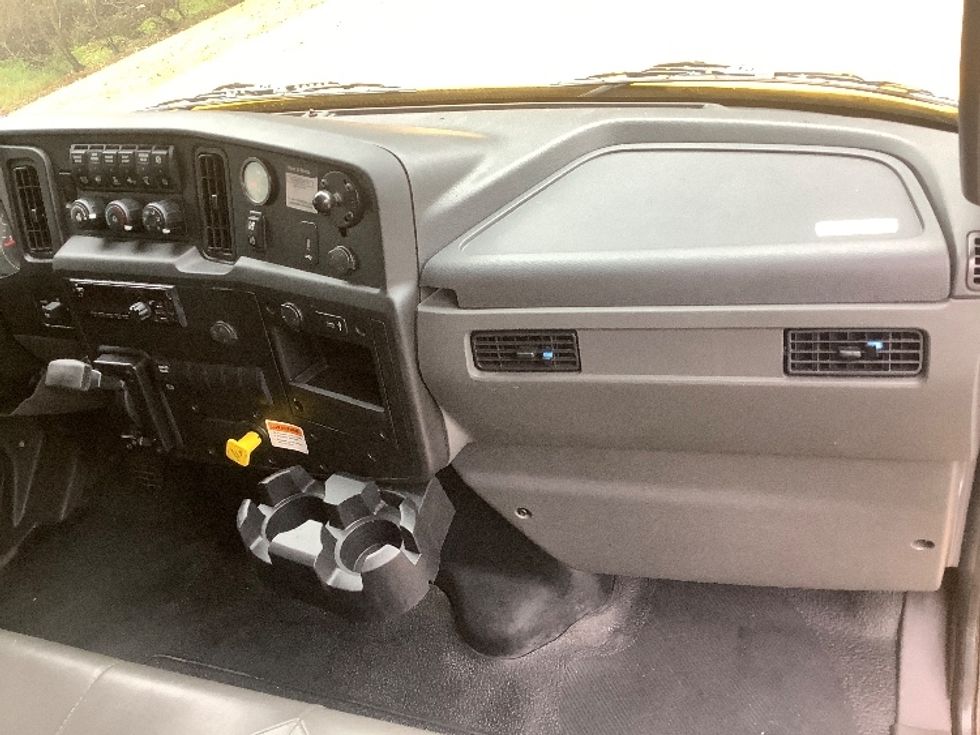 Medium Duty Box Truck-Light and Medium Duty Trucks-International-2021-MV607-Jacksonville-FL-170,510\n\t\tmiles-$ 40,250 - Image 21