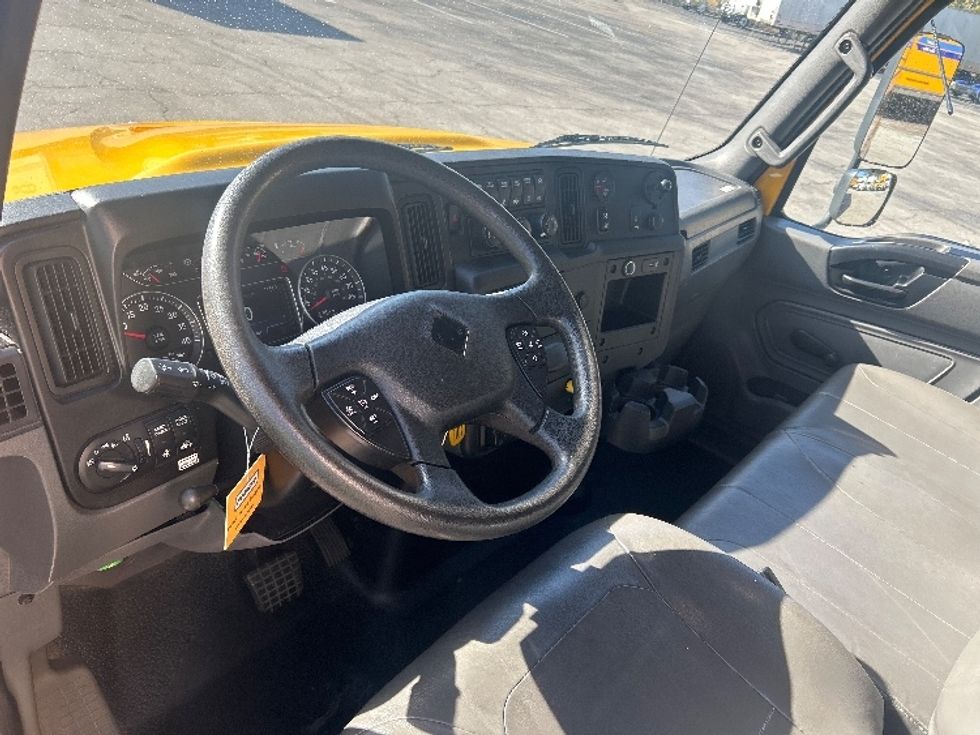 Medium Duty Box Truck-Light and Medium Duty Trucks-International-2021-MV607-Jacksonville-FL-231,165\n\t\tmiles-$ 37,750 - Image 17