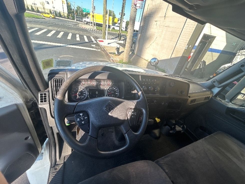 Medium Duty Box Truck-Light and Medium Duty Trucks-International-2021-MV607-Jamaica-NY-130,882\n\t\tmiles-$ 63,000 - Image 18