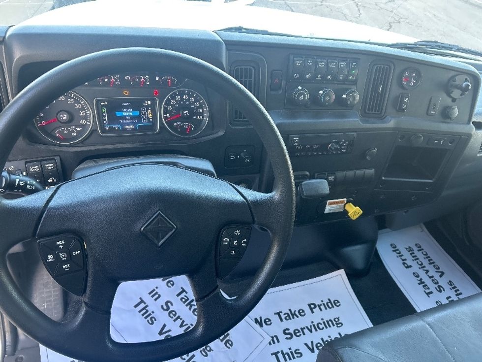 Medium Duty Box Truck-Light and Medium Duty Trucks-International-2021-MV607-Kansas City-MO-136,417\n\t\tmiles-$ 61,250 - Image 18