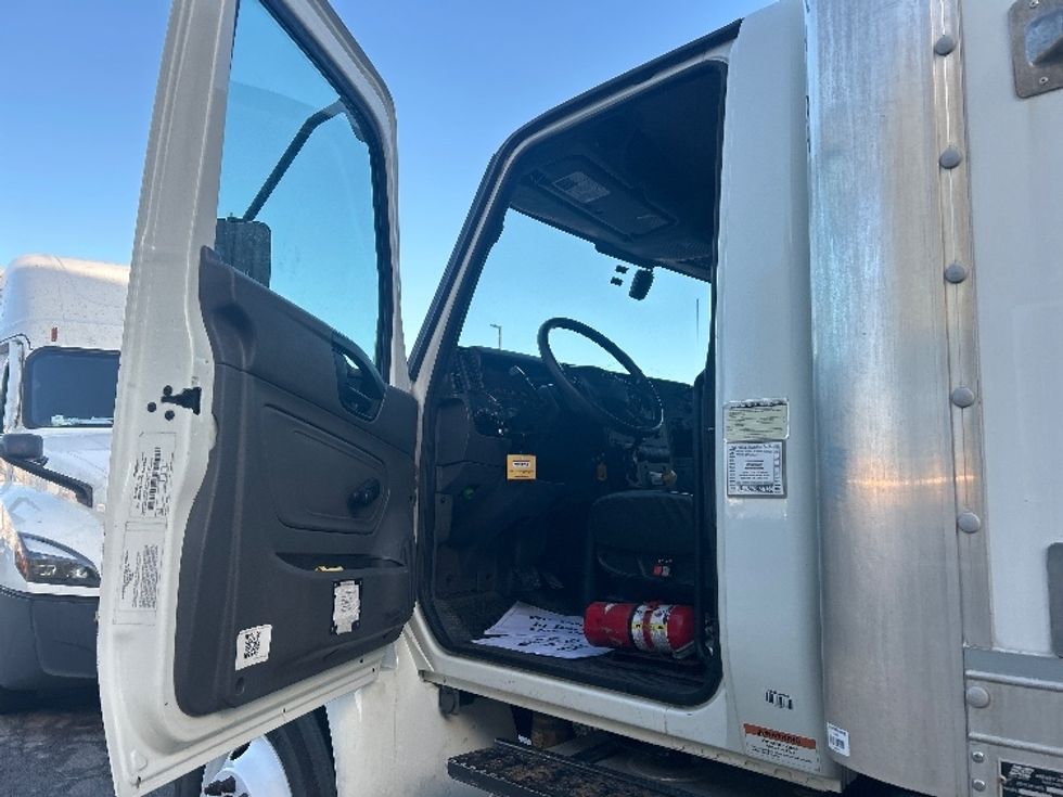 Medium Duty Box Truck-Light and Medium Duty Trucks-International-2021-MV607-Kansas City-MO-136,417\n\t\tmiles-$ 61,250 - Image 16