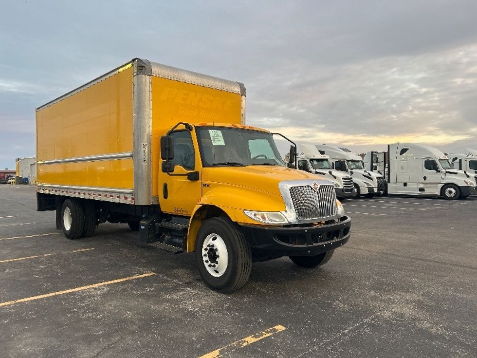 Medium Duty Box Truck-Light and Medium Duty Trucks-International-2021-MV607-Kansas City-MO-167,448\n\t\tmiles-$ 40,750 - Image 1