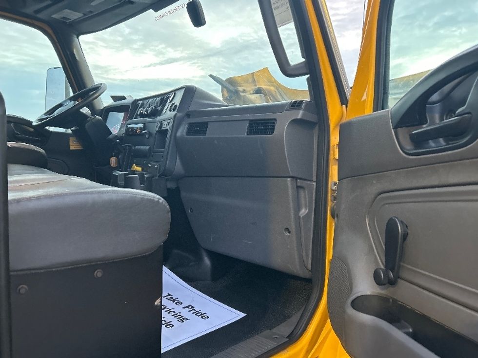 Medium Duty Box Truck-Light and Medium Duty Trucks-International-2021-MV607-Kansas City-MO-167,448\n\t\tmiles-$ 40,750 - Image 19