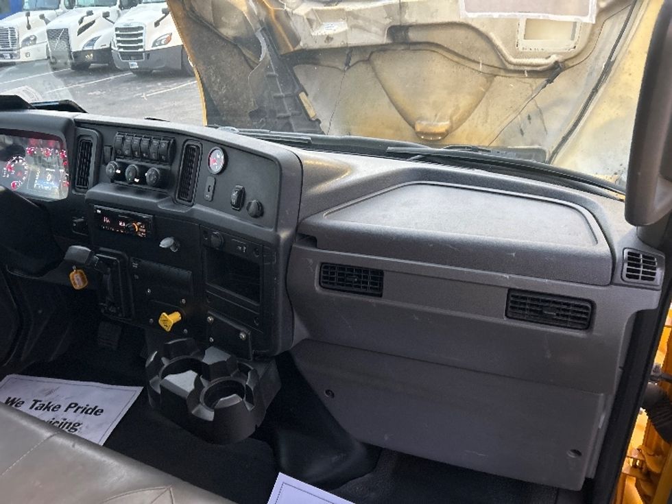 Medium Duty Box Truck-Light and Medium Duty Trucks-International-2021-MV607-Kansas City-MO-167,448\n\t\tmiles-$ 40,750 - Image 20