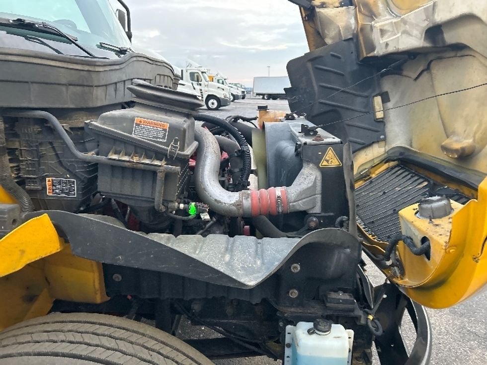 Medium Duty Box Truck-Light and Medium Duty Trucks-International-2021-MV607-Kansas City-MO-167,448\n\t\tmiles-$ 40,750 - Image 23