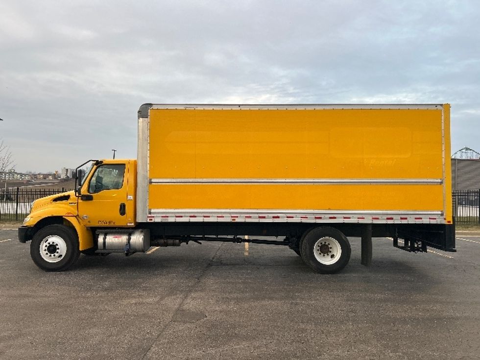 Medium Duty Box Truck-Light and Medium Duty Trucks-International-2021-MV607-Kansas City-MO-167,448\n\t\tmiles-$ 40,750 - Image 4