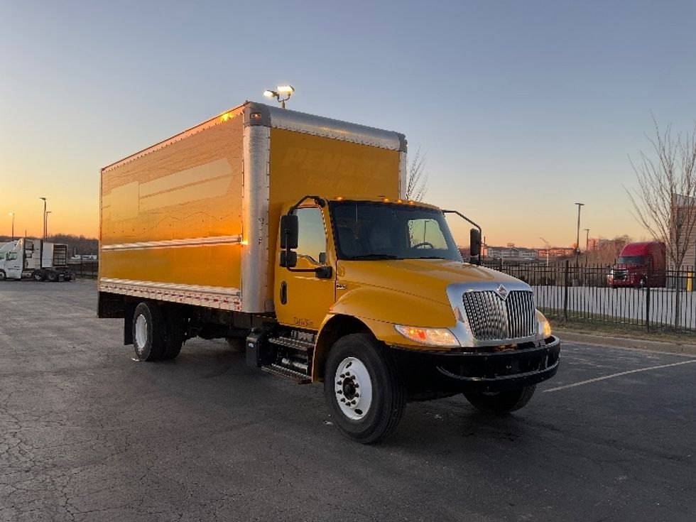Medium Duty Box Truck-Light and Medium Duty Trucks-International-2021-MV607-Kansas City-MO-188,237\n\t\tmiles-$ 37,750 - Image 1