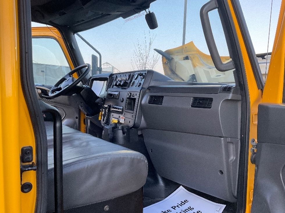 Medium Duty Box Truck-Light and Medium Duty Trucks-International-2021-MV607-Kansas City-MO-188,237\n\t\tmiles-$ 37,750 - Image 19