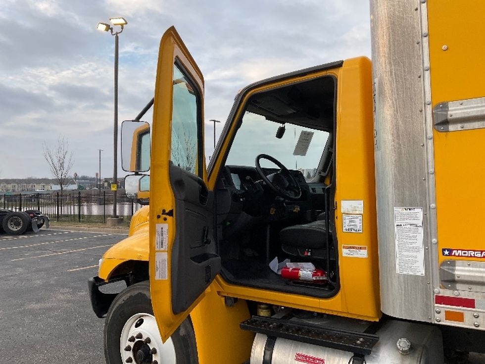 Medium Duty Box Truck-Light and Medium Duty Trucks-International-2021-MV607-Kansas City-MO-190,632\n\t\tmiles-$ 43,750 - Image 16