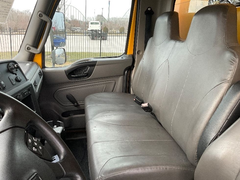 Medium Duty Box Truck-Light and Medium Duty Trucks-International-2021-MV607-Kansas City-MO-190,632\n\t\tmiles-$ 43,750 - Image 19