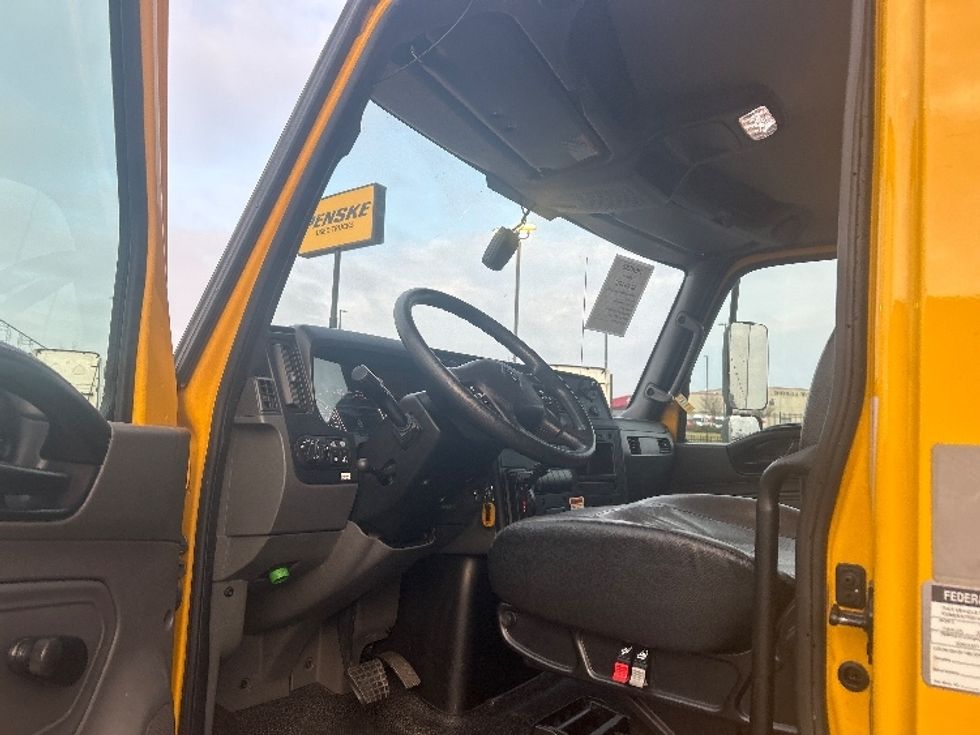 Medium Duty Box Truck-Light and Medium Duty Trucks-International-2021-MV607-Kansas City-MO-196,415\n\t\tmiles-$ 42,750 - Image 15
