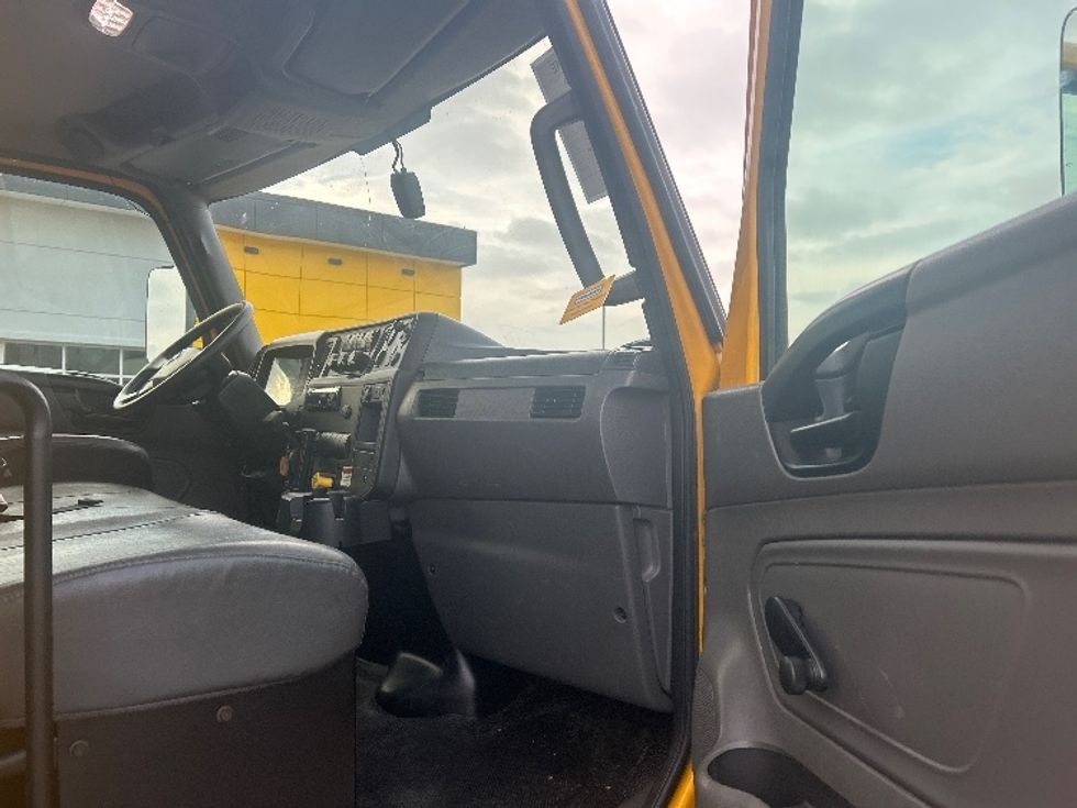 Medium Duty Box Truck-Light and Medium Duty Trucks-International-2021-MV607-Kansas City-MO-196,415\n\t\tmiles-$ 42,750 - Image 19