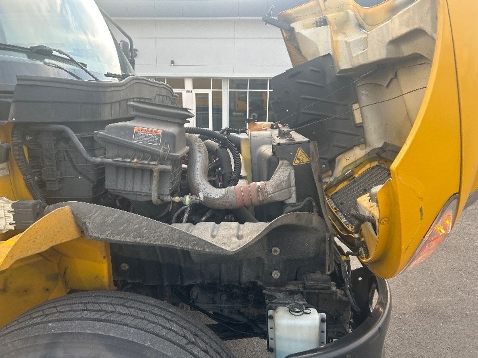 Medium Duty Box Truck-Light and Medium Duty Trucks-International-2021-MV607-Kansas City-MO-196,415\n\t\tmiles-$ 42,750 - Image 23