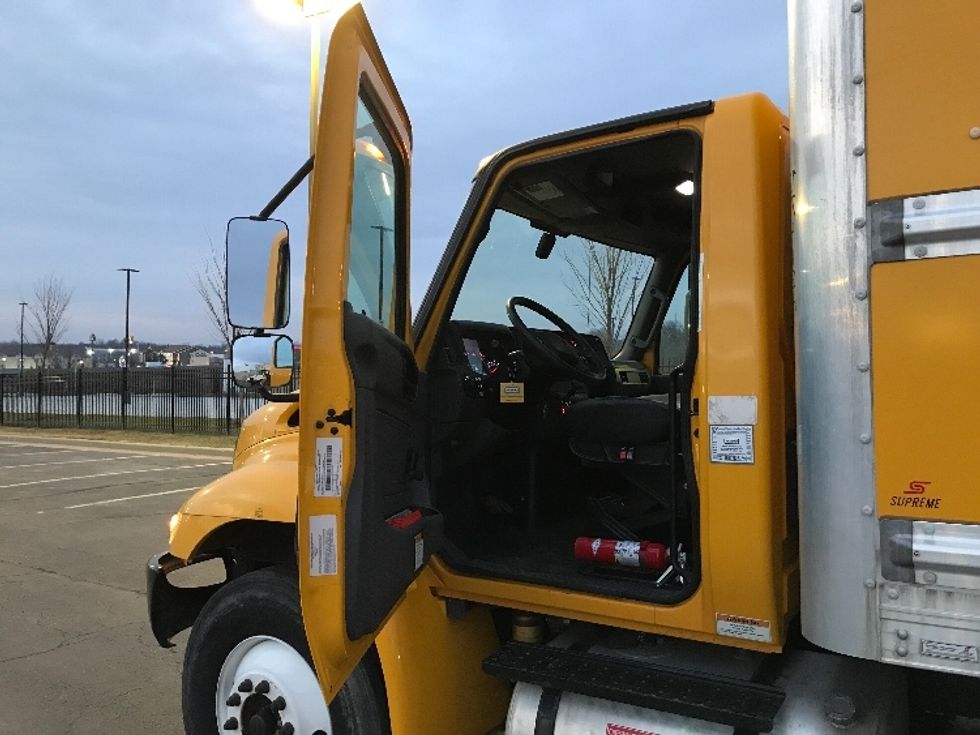 Medium Duty Box Truck-Light and Medium Duty Trucks-International-2021-MV607-Kansas City-MO-196,906\n\t\tmiles-$ 42,750 - Image 17