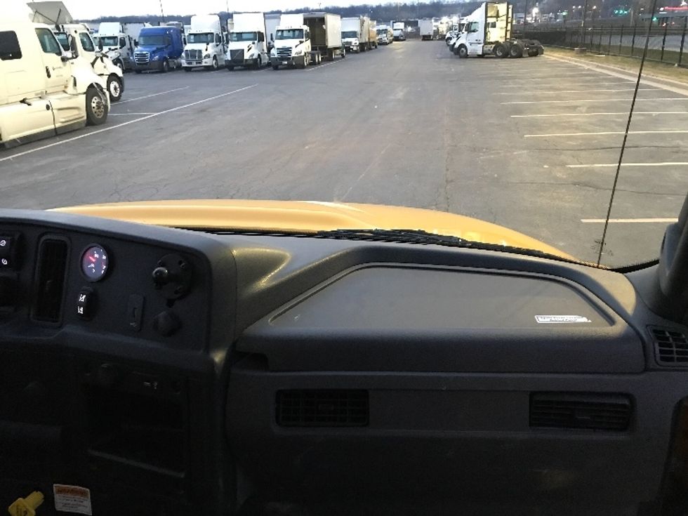 Medium Duty Box Truck-Light and Medium Duty Trucks-International-2021-MV607-Kansas City-MO-196,906\n\t\tmiles-$ 42,750 - Image 21