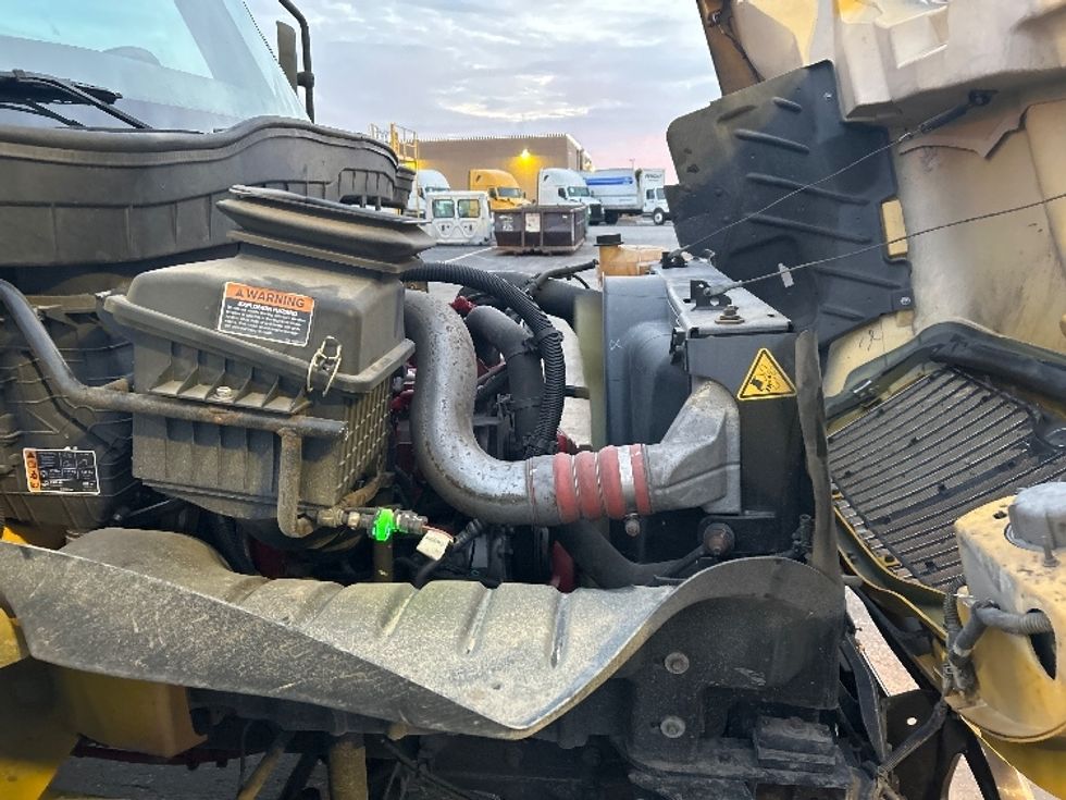 Medium Duty Box Truck-Light and Medium Duty Trucks-International-2021-MV607-Kansas City-MO-196,906\n\t\tmiles-$ 42,750 - Image 24