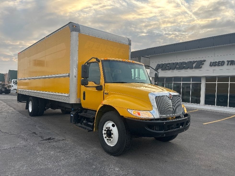 Medium Duty Box Truck-Light and Medium Duty Trucks-International-2021-MV607-Kansas City-MO-217,435\n\t\tmiles-$ 39,750 - Image 1