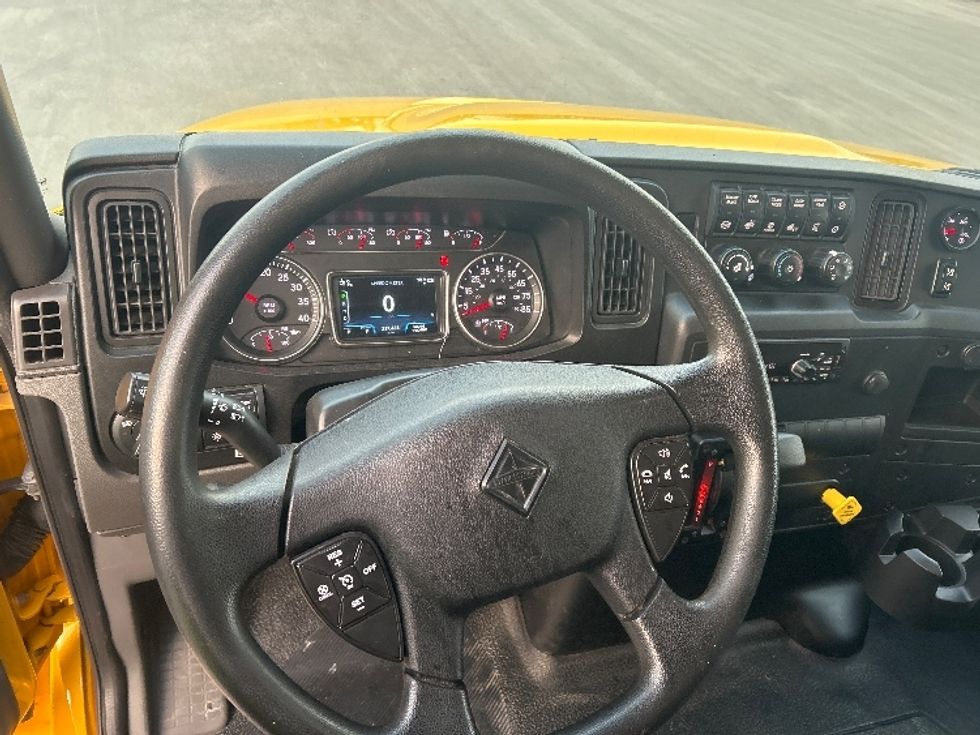 Medium Duty Box Truck-Light and Medium Duty Trucks-International-2021-MV607-Kansas City-MO-217,435\n\t\tmiles-$ 39,750 - Image 16