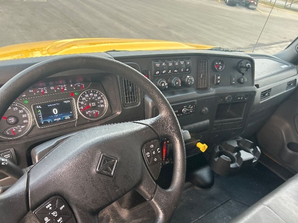 Medium Duty Box Truck-Light and Medium Duty Trucks-International-2021-MV607-Kansas City-MO-217,435\n\t\tmiles-$ 39,750 - Image 17
