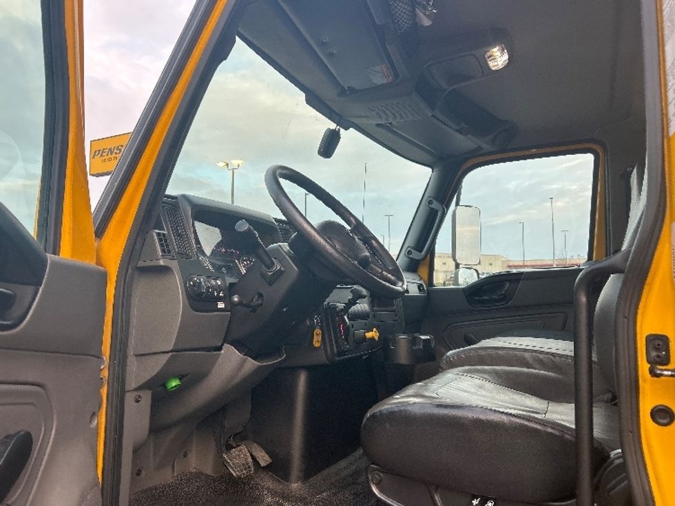 Medium Duty Box Truck-Light and Medium Duty Trucks-International-2021-MV607-Kansas City-MO-217,435\n\t\tmiles-$ 39,750 - Image 15