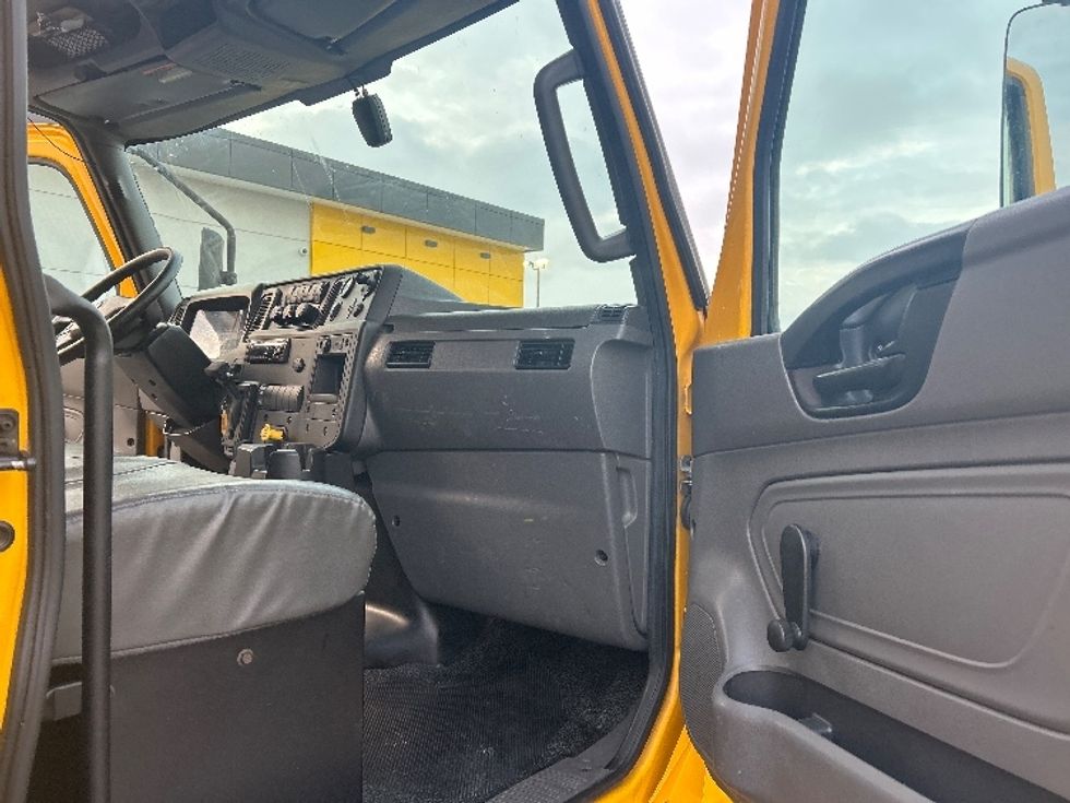 Medium Duty Box Truck-Light and Medium Duty Trucks-International-2021-MV607-Kansas City-MO-217,435\n\t\tmiles-$ 39,750 - Image 19