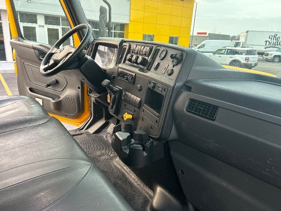 Medium Duty Box Truck-Light and Medium Duty Trucks-International-2021-MV607-Kansas City-MO-217,435\n\t\tmiles-$ 39,750 - Image 21