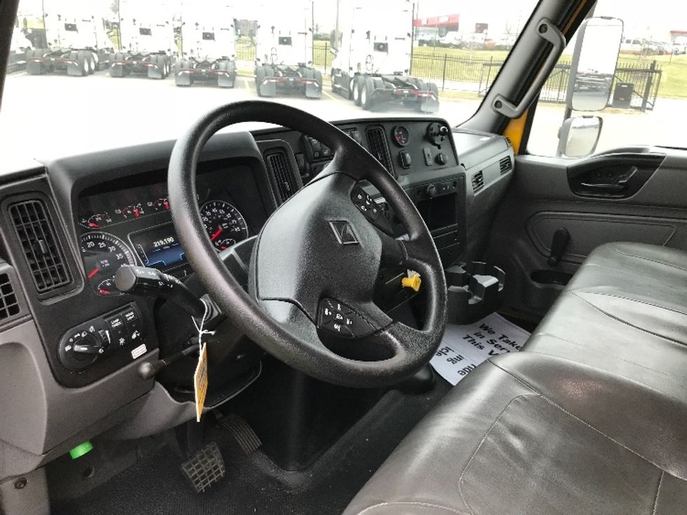 Medium Duty Box Truck-Light and Medium Duty Trucks-International-2021-MV607-Kansas City-MO-219,190\n\t\tmiles-$ 39,500 - Image 17