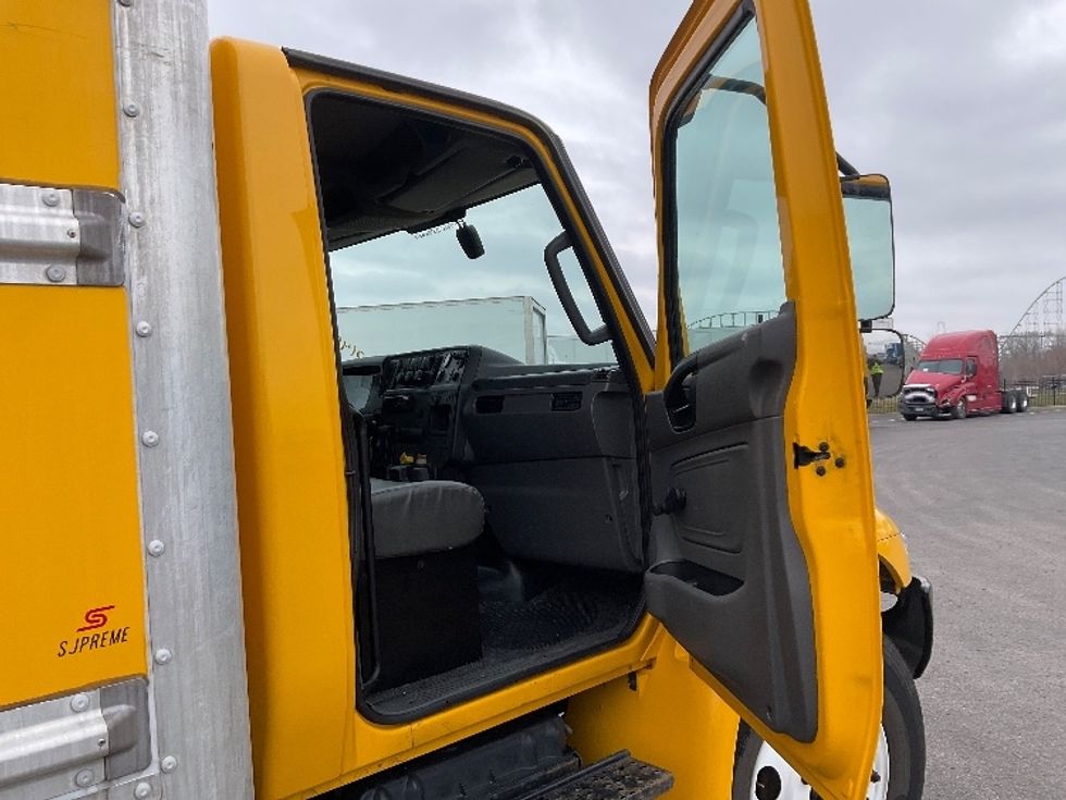 Medium Duty Box Truck-Light and Medium Duty Trucks-International-2021-MV607-Kansas City-MO-239,139\n\t\tmiles-$ 36,500 - Image 19