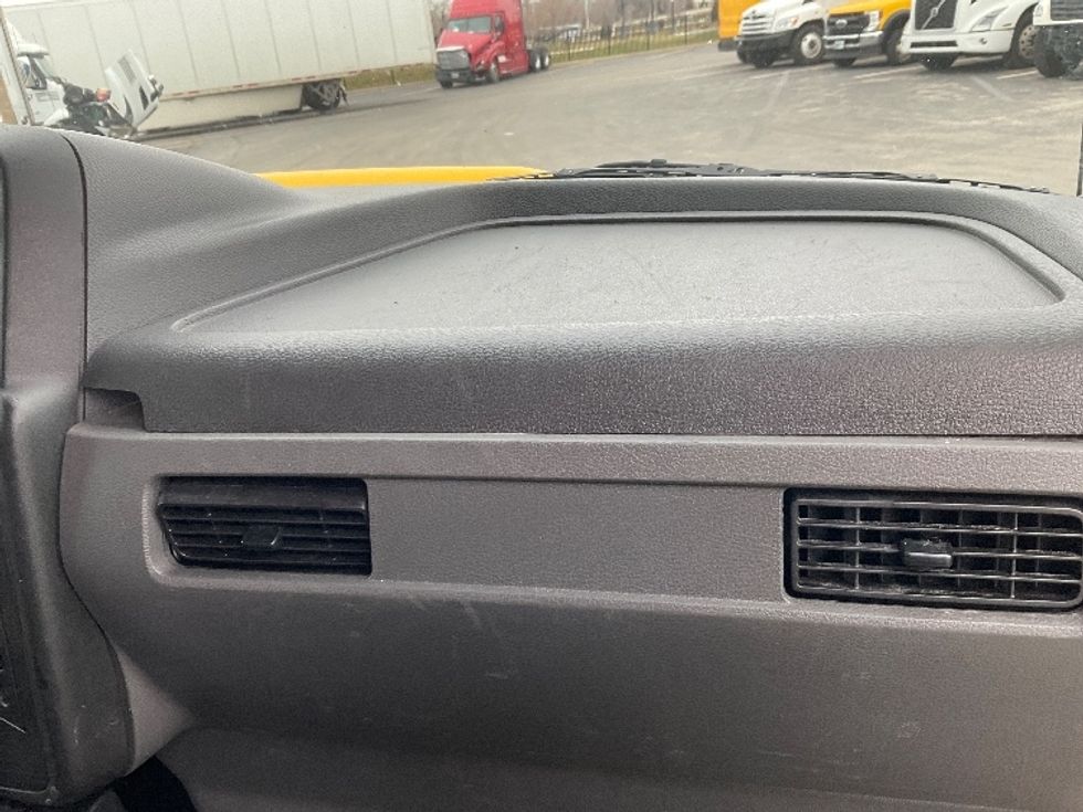 Medium Duty Box Truck-Light and Medium Duty Trucks-International-2021-MV607-Kansas City-MO-239,139\n\t\tmiles-$ 36,500 - Image 20