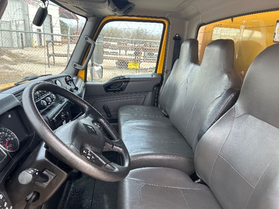 Medium Duty Box Truck-Light and Medium Duty Trucks-International-2021-MV607-Katy-TX-176,500\n\t\tmiles-$ 39,500 - Image 16