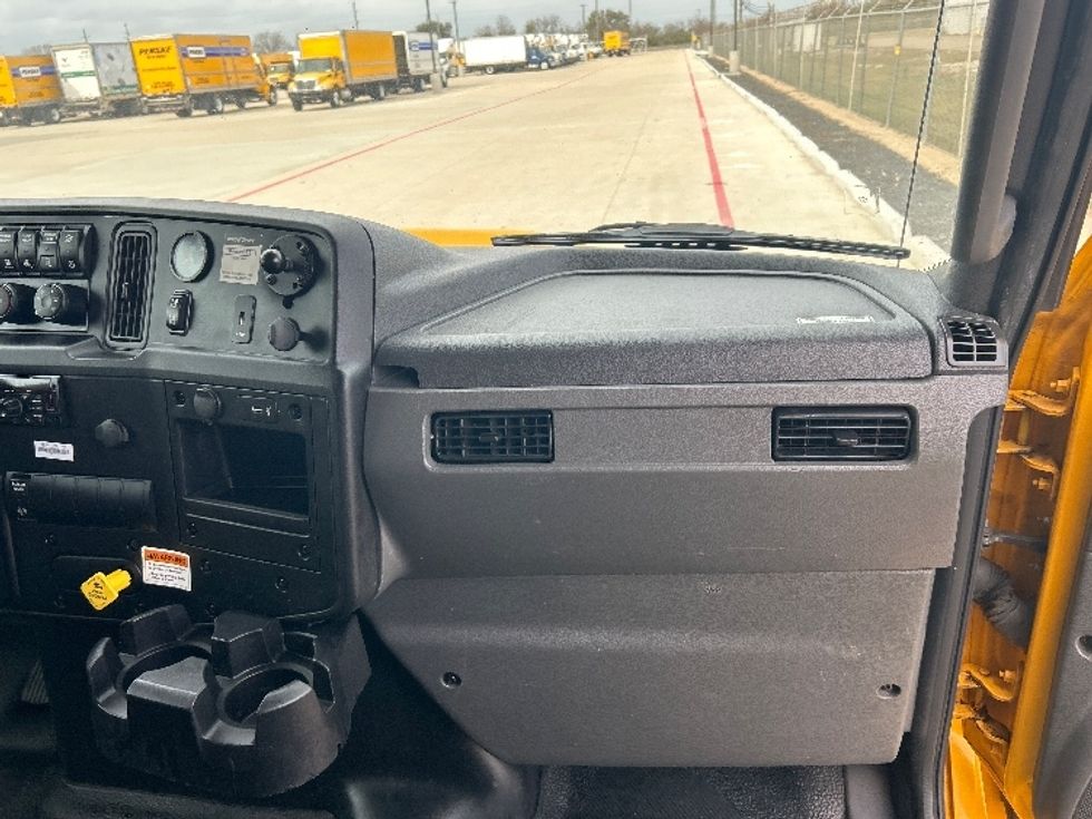 Medium Duty Box Truck-Light and Medium Duty Trucks-International-2021-MV607-Katy-TX-176,500\n\t\tmiles-$ 39,500 - Image 21