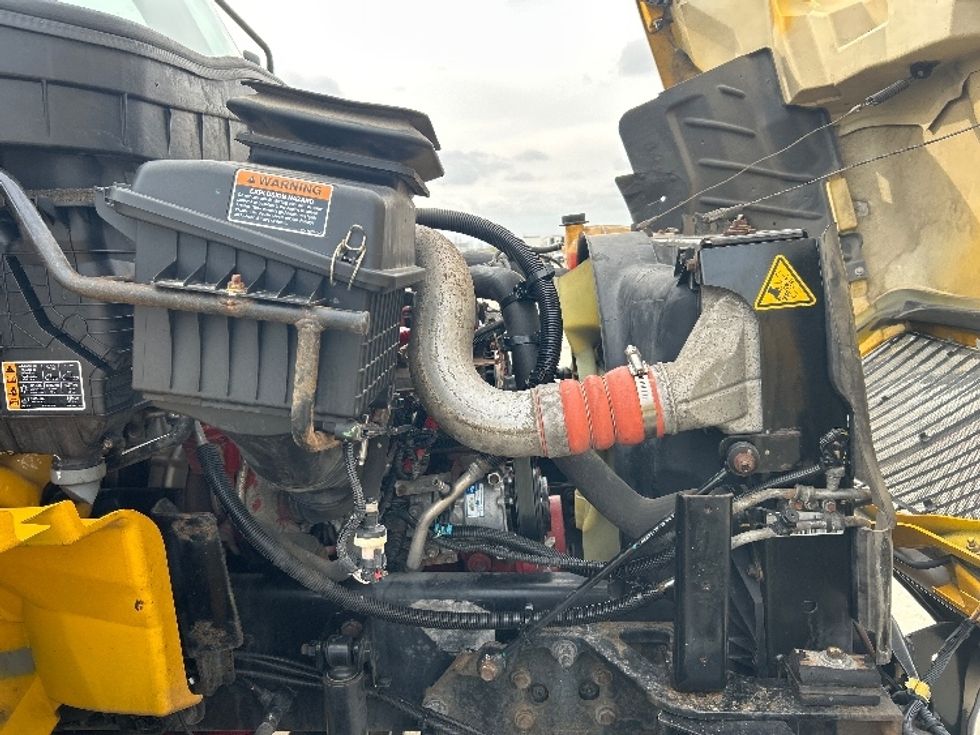 Medium Duty Box Truck-Light and Medium Duty Trucks-International-2021-MV607-Katy-TX-176,500\n\t\tmiles-$ 39,500 - Image 23