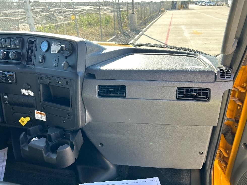 Medium Duty Box Truck-Light and Medium Duty Trucks-International-2021-MV607-Katy-TX-187,676\n\t\tmiles-$ 44,000 - Image 21